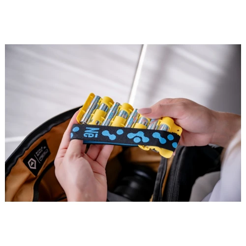 Organizer na baterie AA etui pojemnik akumulatorki Newell BattHolder zolty