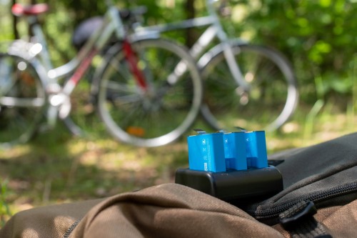 Ładowarka trójkanałowa Newell SDC-USB do akumulatorów AHDBT-901_07_HD.jpg