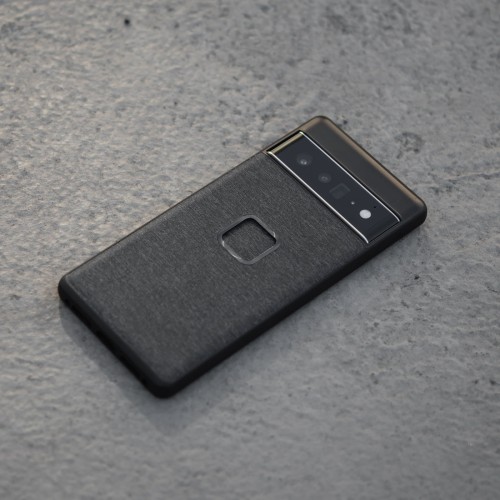 Everyday-Case-Google-Pixel-7-7Pro-lifestyle_03.jpg