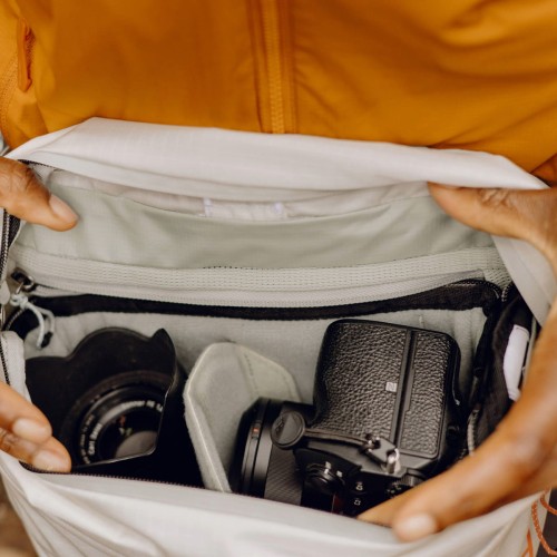 Outdoor Sling 7L Cloud_BAS-7-CD-1_Studio_07.jpeg